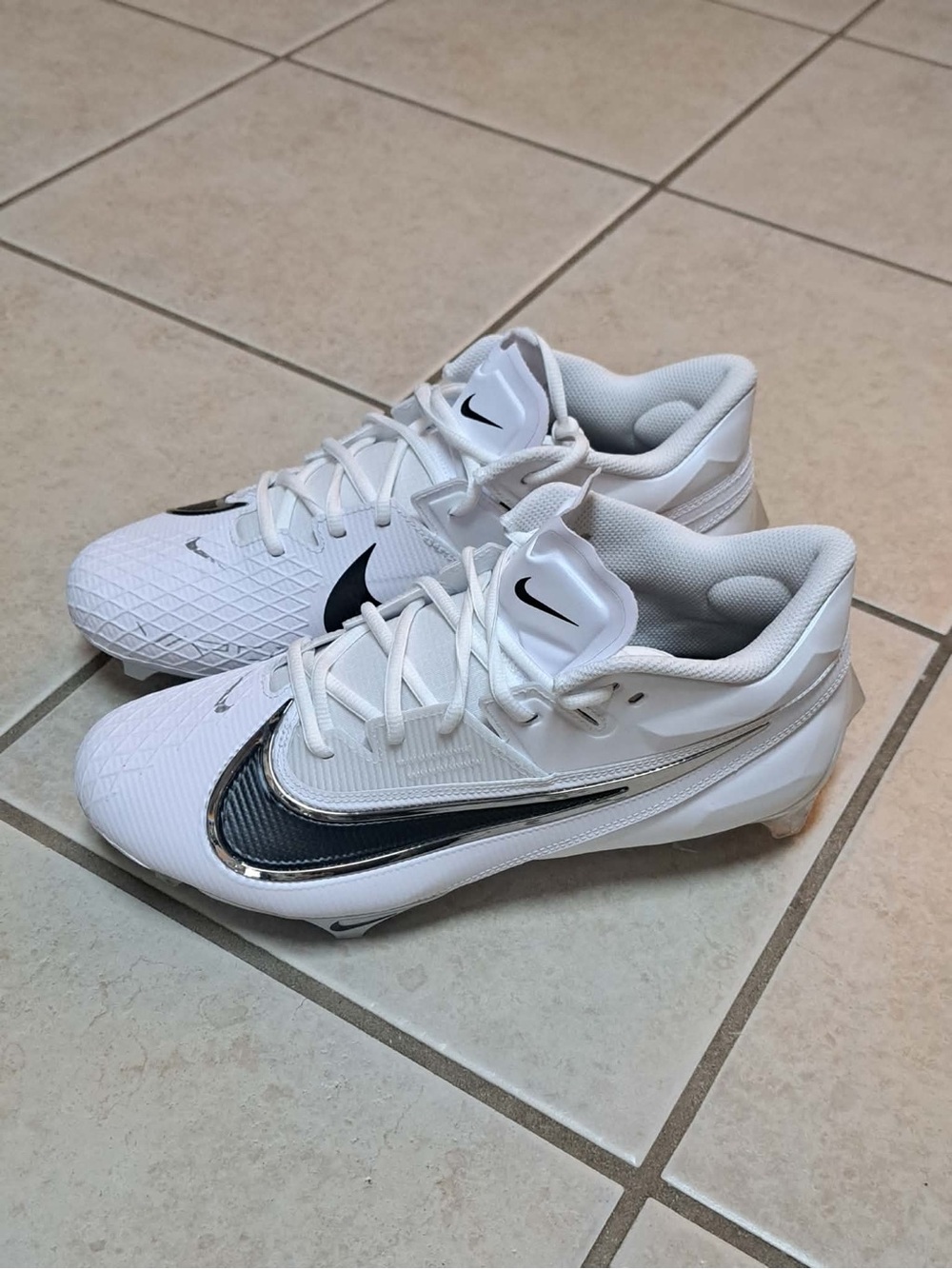 Nike Vapor Edge ELITE 360 2 Men's Football Cleats - Men's size 10